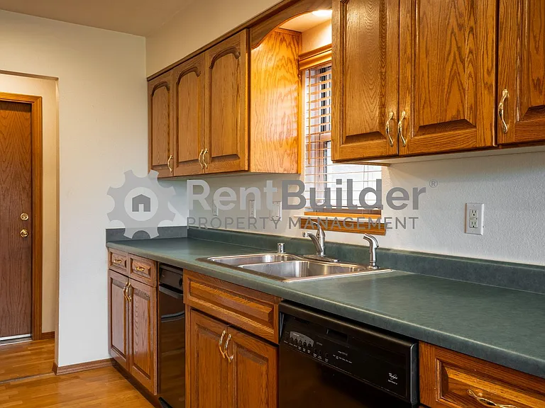 7617 Union St NE — Photo 8