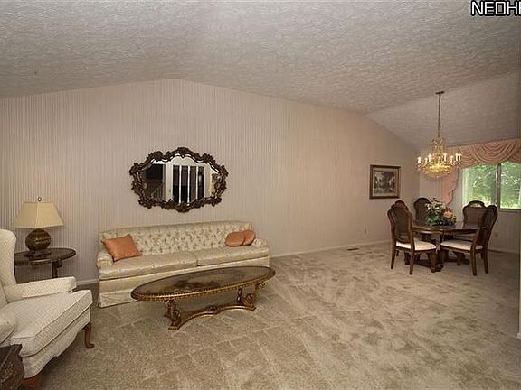 5th image of 27856 Blossom Blvd