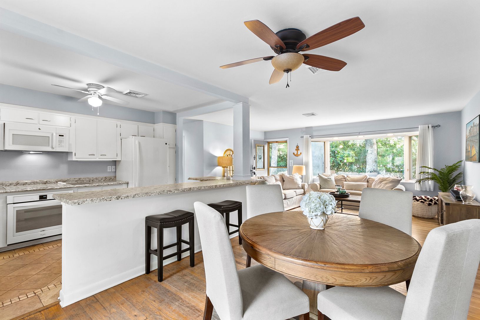  Dining Room/Kitchen