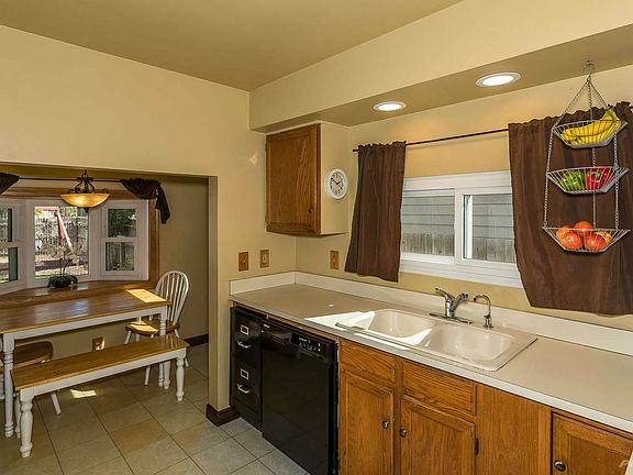 3912 South Logan Street-large-006-5-Kitchen-1498x1000-72dpi