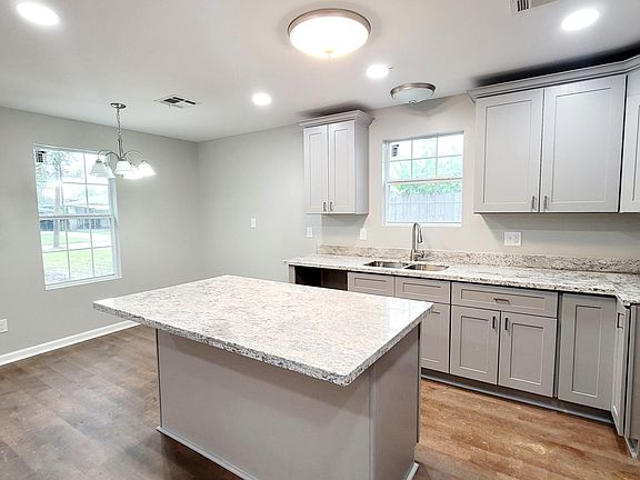 3rd image of 3016 Reidway St