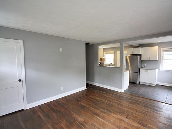 3rd image of 4828 S Oliver Dr