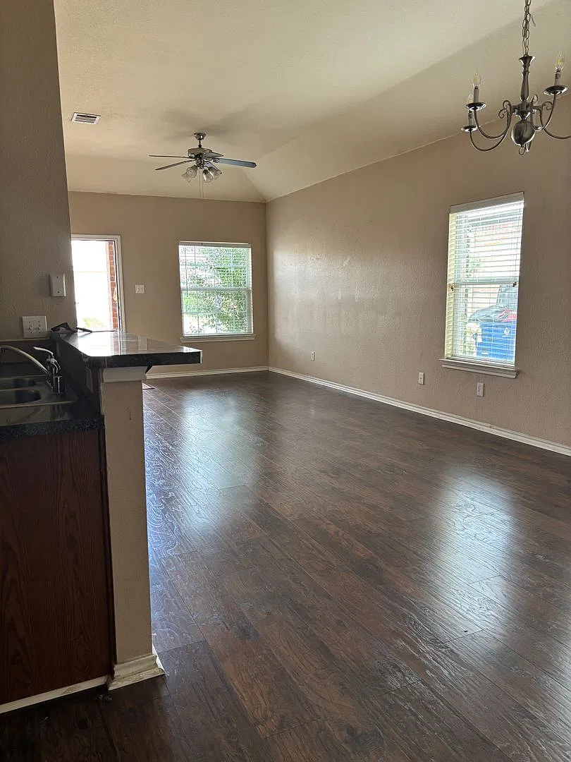 Duplex-Large Fenced Yard — Photo 4