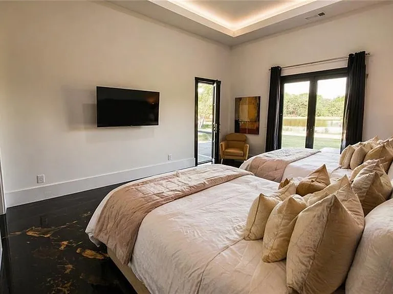 2786 Vaughan Dr — Photo 20