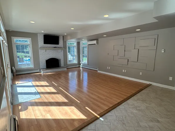 (undisclosed Address), North Reading, MA 01864