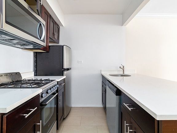 3rd image of 329 W 14th St #E22