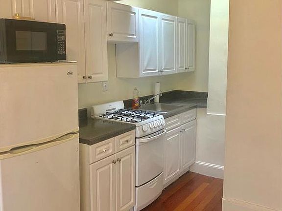 3rd image of 40 W 56th St APT 5F