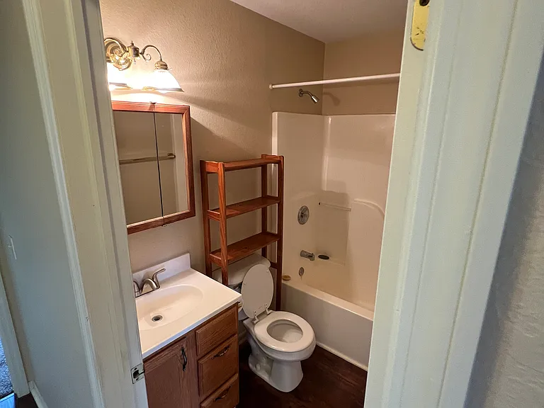 918 E Front St #D — Photo 13