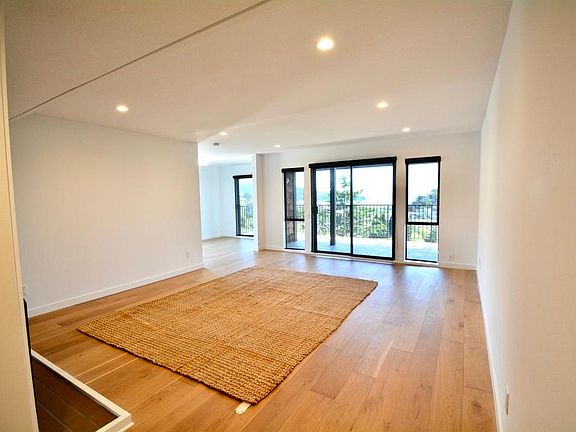4th image of 20 Harbor Oak Dr APT 21