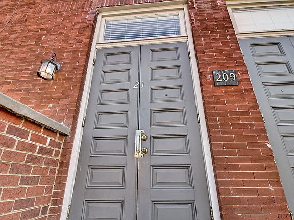 3rd image of 209 N 19th St #U21