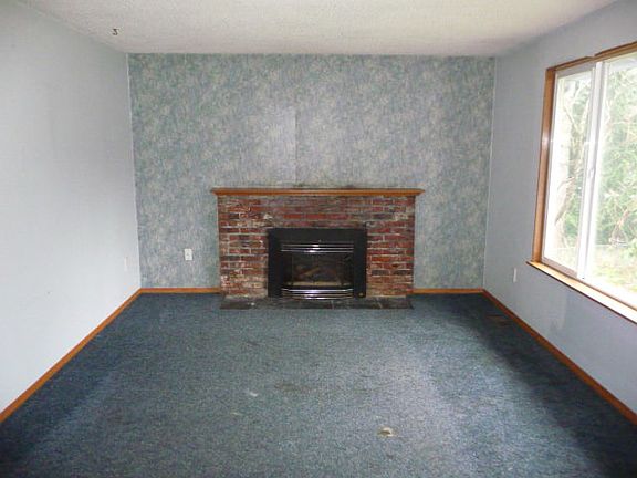 5th image of 50 SE Holly Pl