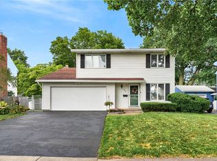226 Somershire Dr, Rochester, NY 14617