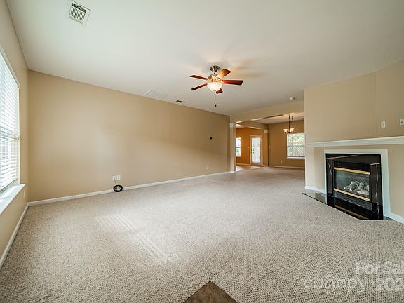4th image of 509 Galesburg Dr