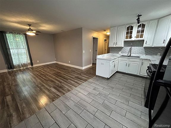4th image of 4247 La Forest Dr