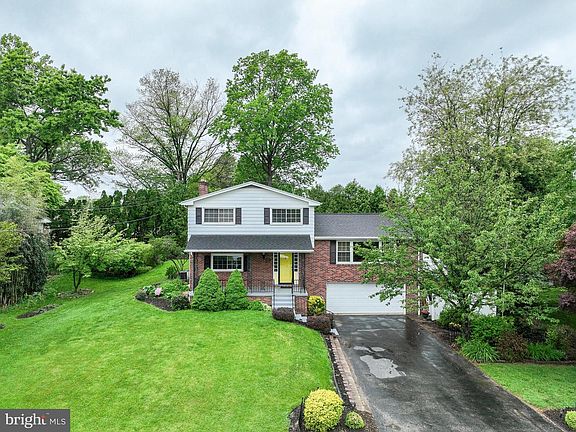 3rd image of 420 Cortleigh Dr