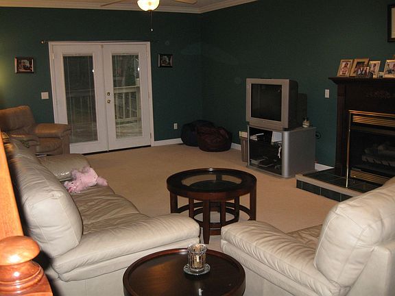 4th image of 131 Hartford Village Way