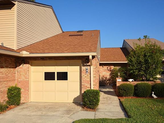 2nd image of 542 Lake Carolyn Cir