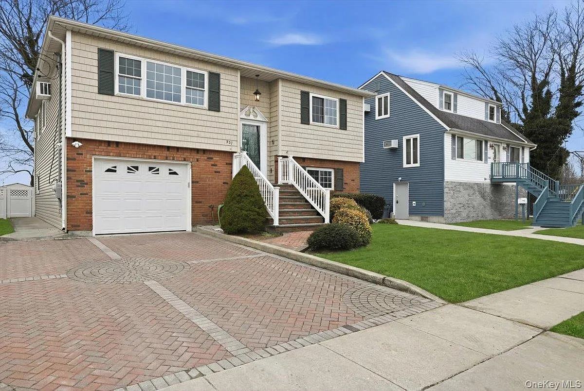 557 Southside Avenue photo 1