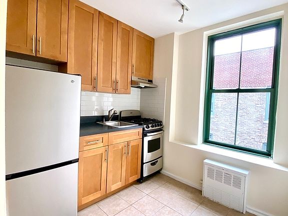 4th image of 519 E 78th St #6V