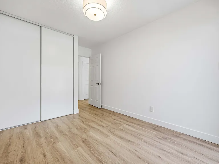 548 Front St #14 — Photo 15