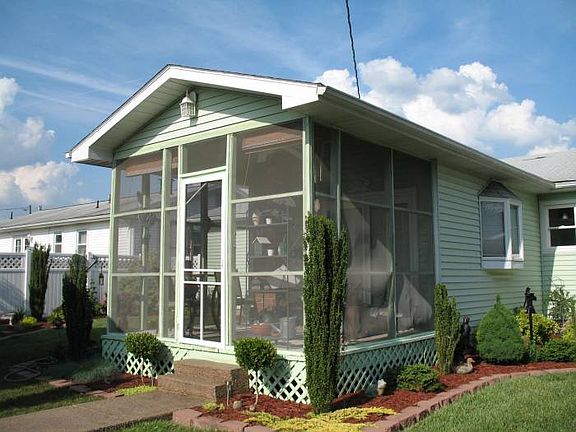 screen porch on rear