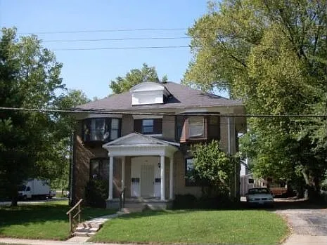 402 Benton St photo 1