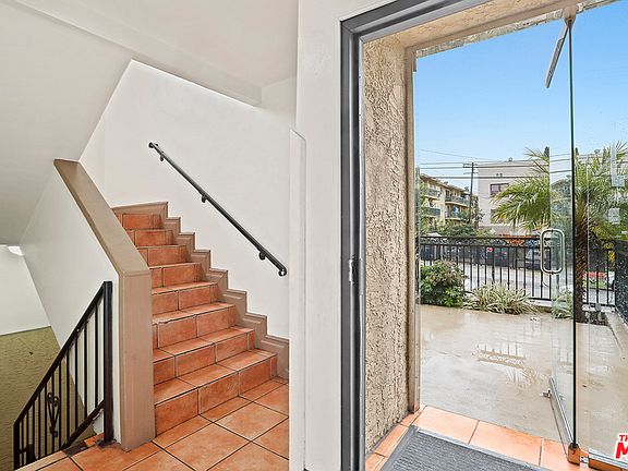 4th image of 4067 Oakwood Ave