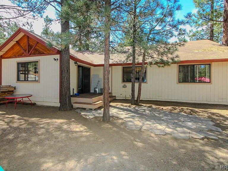 1064 Pine Ln — Photo 36