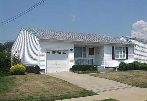 2nd image of 801 Barry Ave