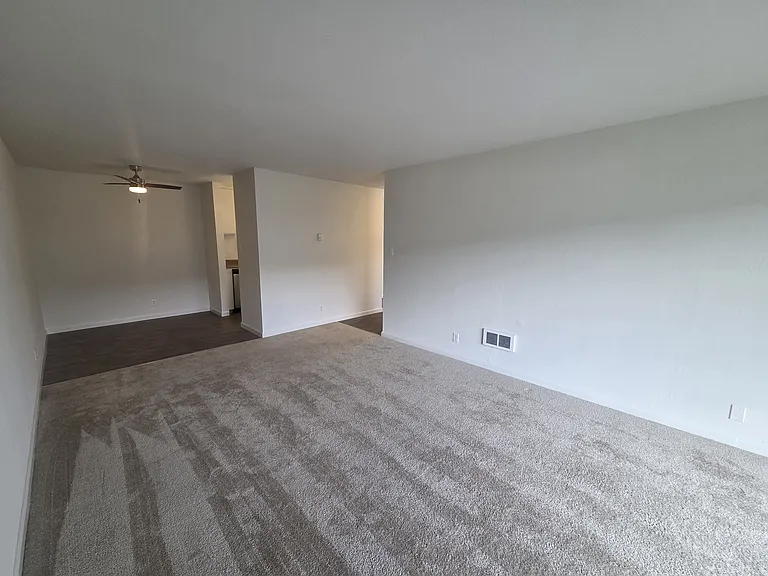 Tropic Sands Apartments — Photo 37