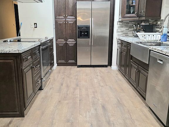 Fabulous Open Kitchen Floorplan with Custom Stainless Steel Appliances