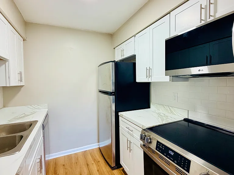 6 Almond Ct #8 — Photo 9