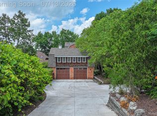 6420 Commerce Rd, West Bloomfield, MI 48324
