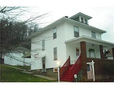 2340 Locust St photo 1