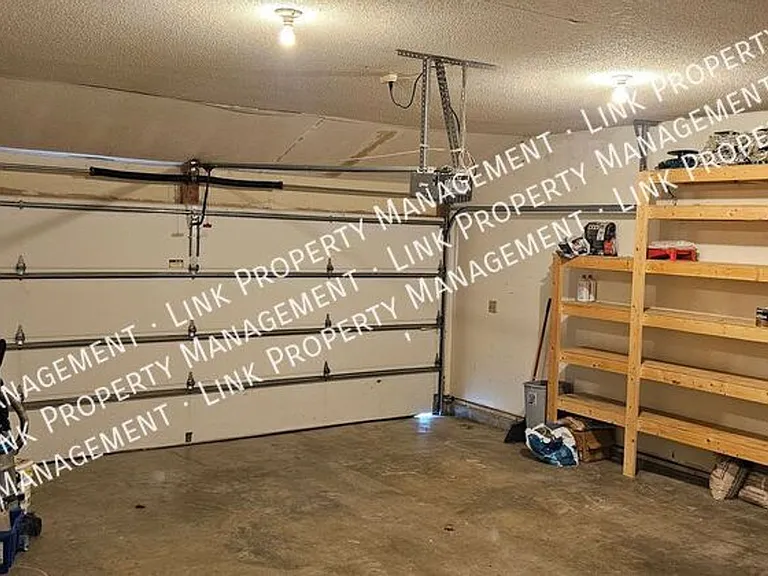 9328 Berkshire Cir — Photo 41