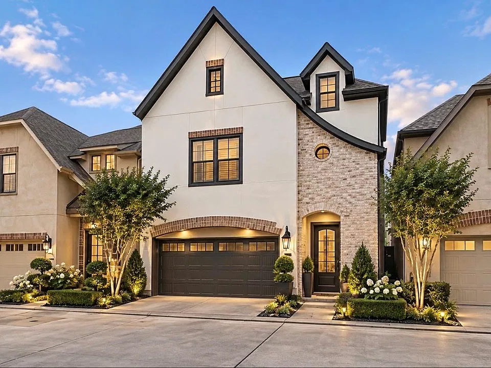 1531 Woodbend Park W