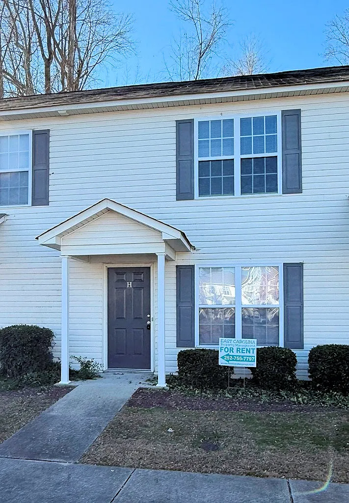 2 bed, 1.5 bath, 1088 sqft, $1,250 — Photo 1