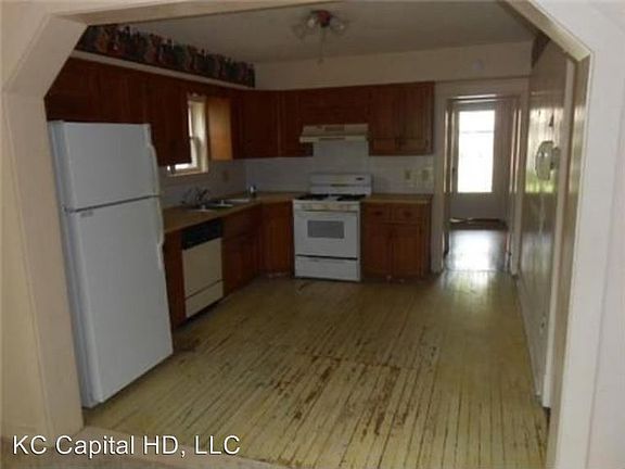 5th image of 203 E Brown St