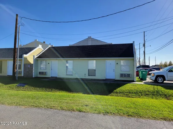 100 Briarcliff Dr, Youngsville, LA 70592