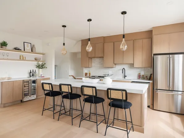 60 Franklin St #2, Somerville, MA 02145