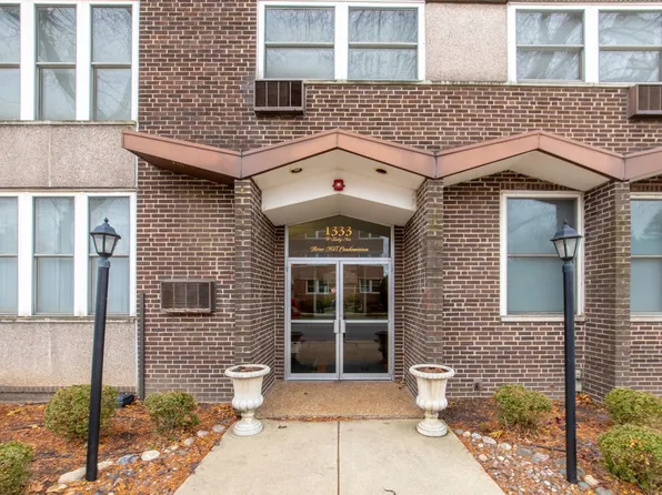 1333 W Touhy Ave APT 303, Park Ridge, IL 60068