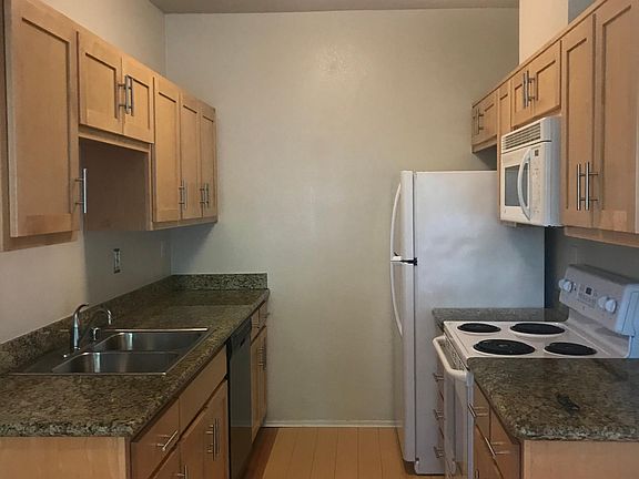 4th image of 81 Marina Lakes Dr