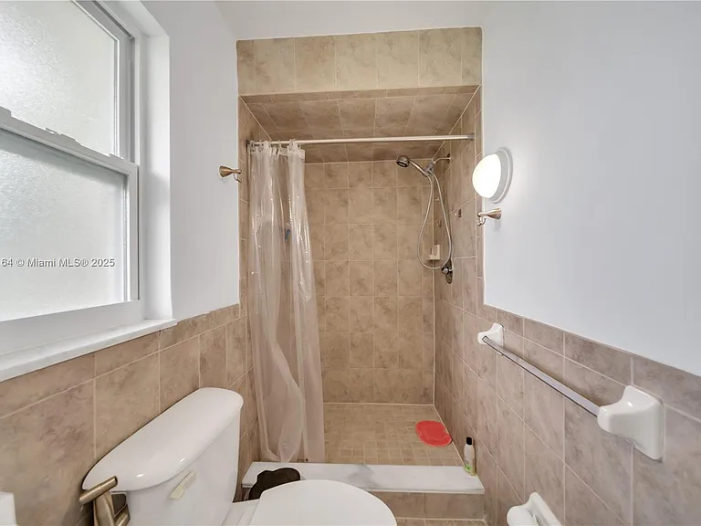 246 SE 44th St — Photo 28