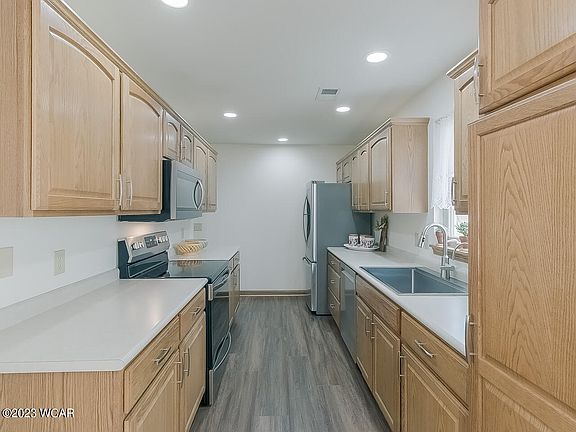 3rd image of 3748 Yale Ave
