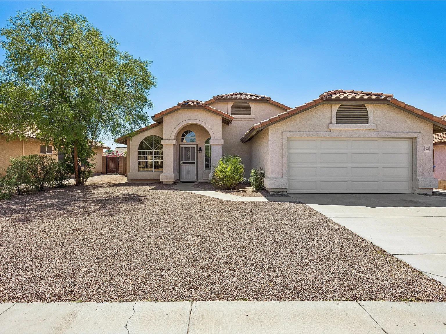 3 bed, 1860 sqft, $2,490 — Photo 2