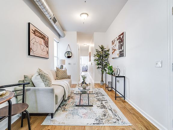 2nd image of 83 Maple St APT 1R