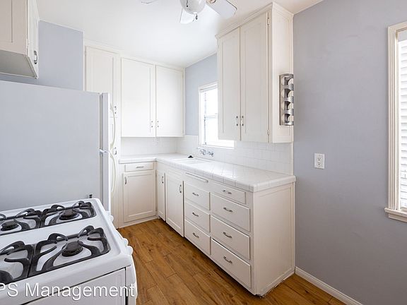4th image of 168 Quincy Ave #1