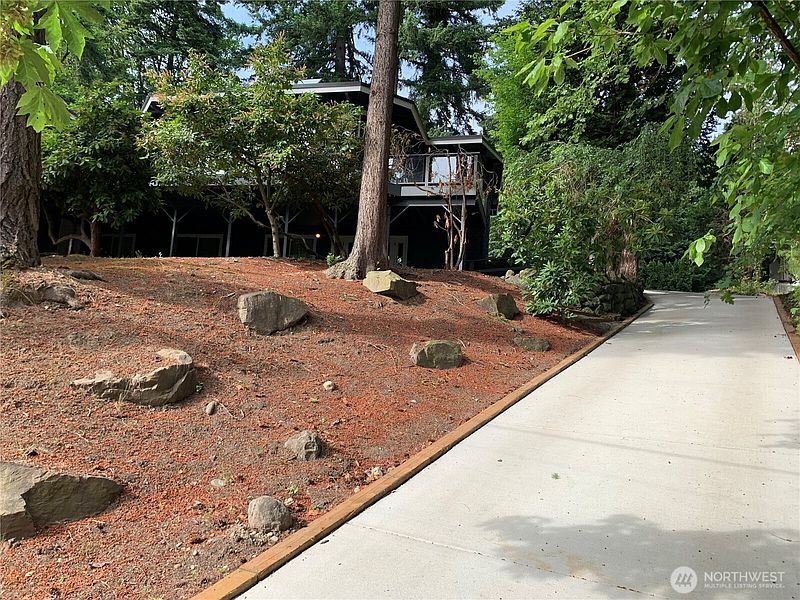 2nd image of 8210 171st Avenue NE