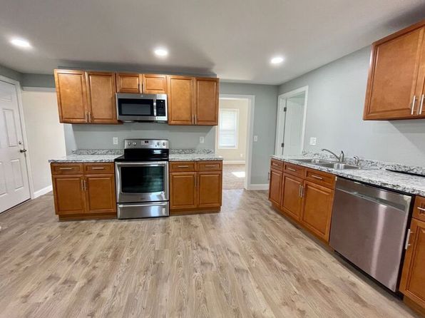 618 McKinstry Ave FLOOR 2, Chicopee, MA 01020