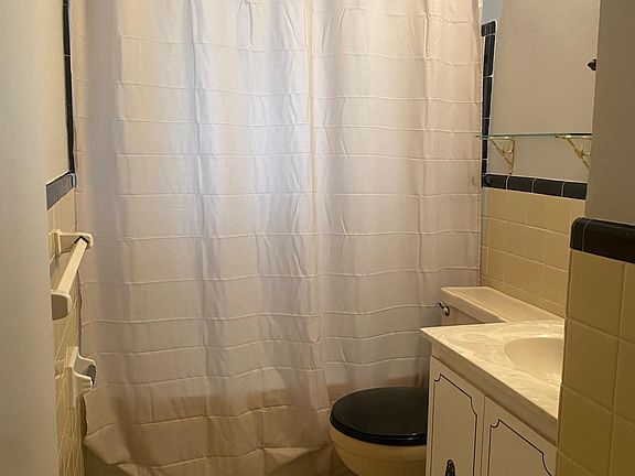 5th image of 6911 Chippewa St #1E